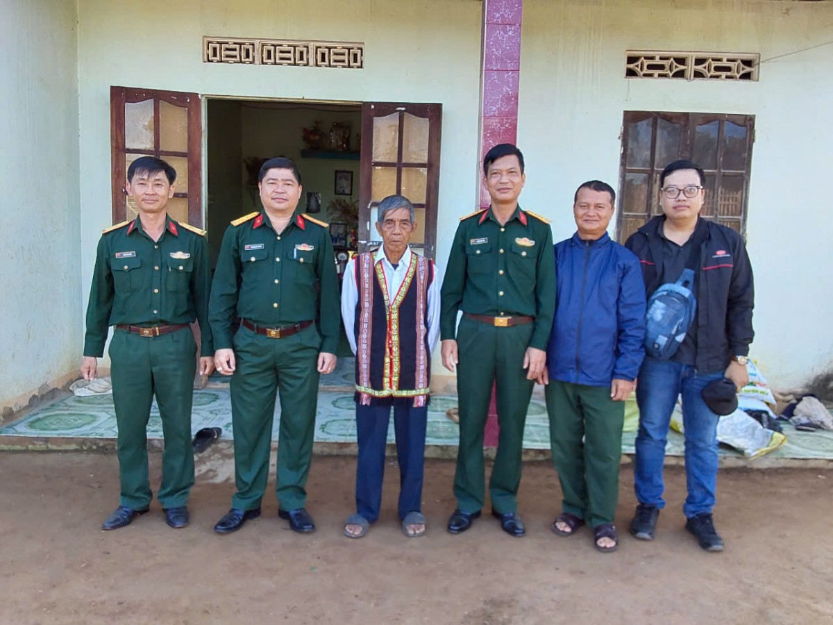 Chú rồng xanh ở Ngã ba biên giới